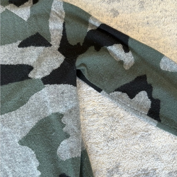 Brodie cashmere Coco Camo sweater. 100% Mongolian cashmere - Picture 6 of 7